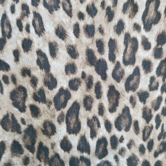 Lauren Ralph Lauren Animal Print Button Up Blouse Sz M Contemporary Classic - Picture 2 of 8